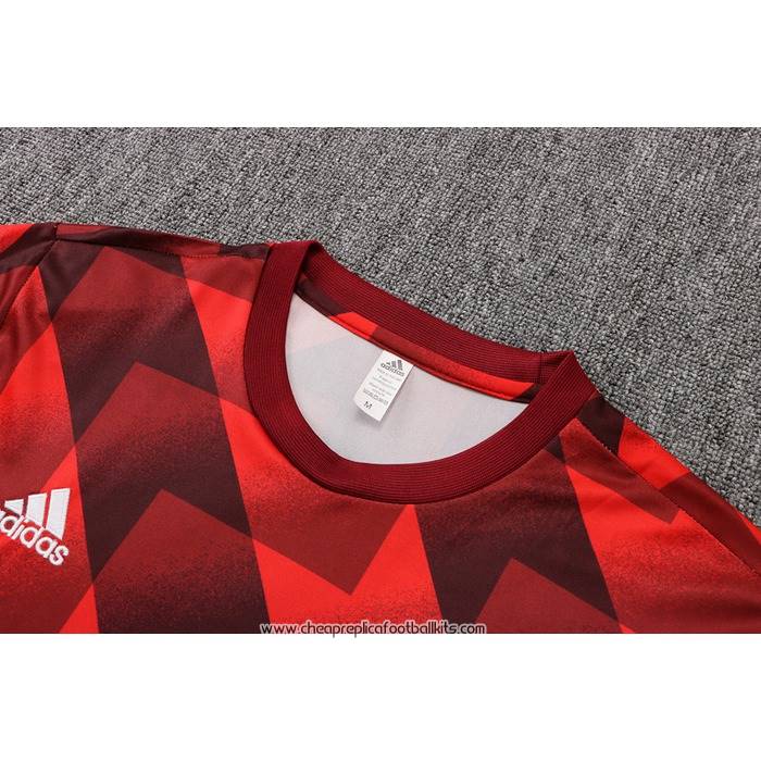 Tracksuit
 Bayern Munich 2022-2023 Short Sleeve
 Red
 - Shorts
